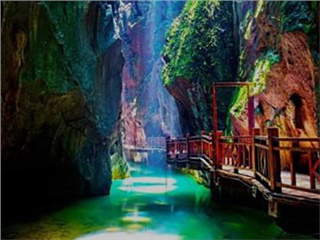 黃金周 ｜ 琉璃仙境！張家界朝陽(yáng)地縫提質(zhì)后重新開(kāi)放