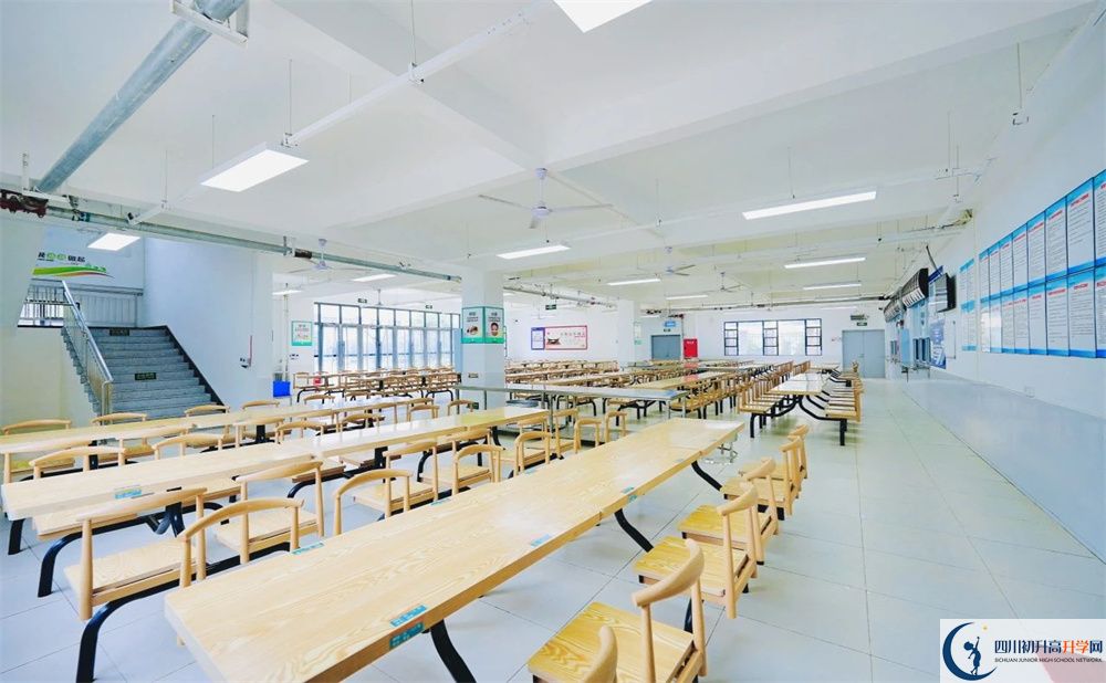 2024年成都市成都天翼高級中學學費多少錢一年？