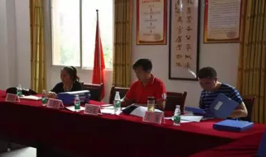 石河中學接受市“全國校園足球特色學?！痹u估檢查