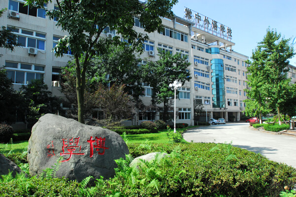 棠湖外國(guó)語(yǔ)實(shí)驗(yàn)學(xué)校校園風(fēng)采