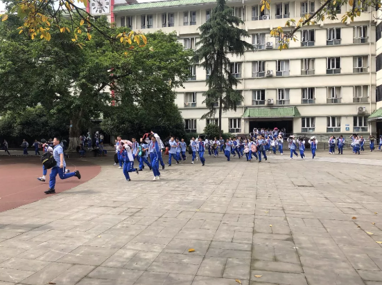 成都石室錦城外國語學校2019年防震減災應(yīng)急疏散演練
