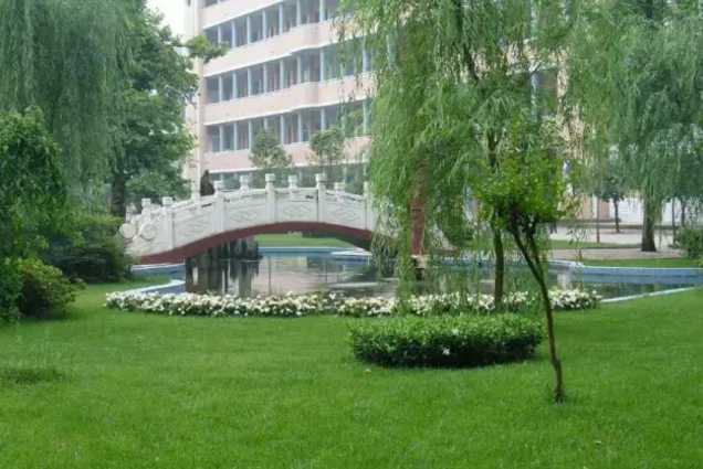 渠縣三匯中學(xué)地理位置在哪里？