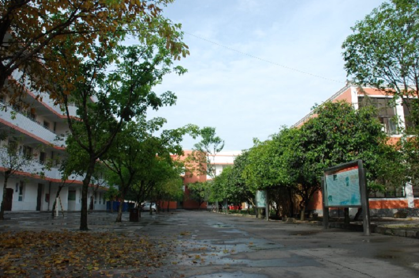 大邑中學(xué)聯(lián)系方式是多少？