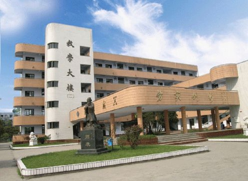 西南交通大學(xué)附屬中學(xué)學(xué)校環(huán)境好不好？