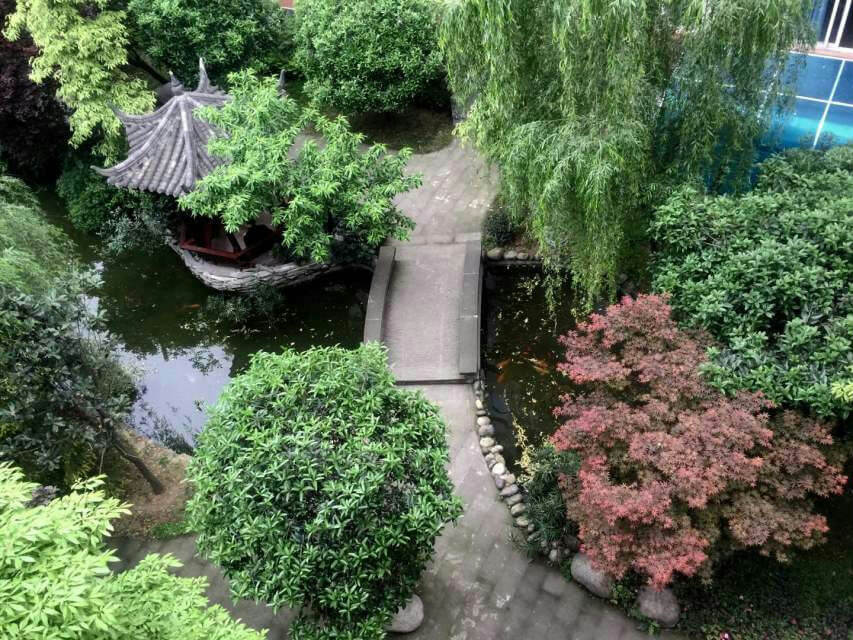 成都八中是公辦高中還市私立高中？