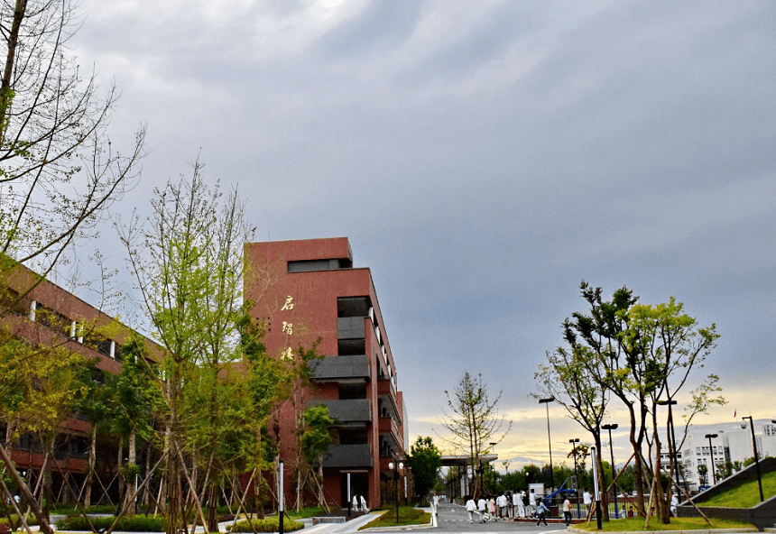 電子科技大學(xué)實(shí)驗(yàn)中學(xué)招生咨詢電話是多少？