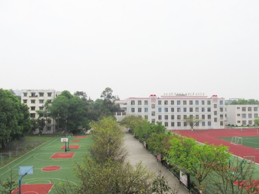 青白江中學(xué)環(huán)境好不好？