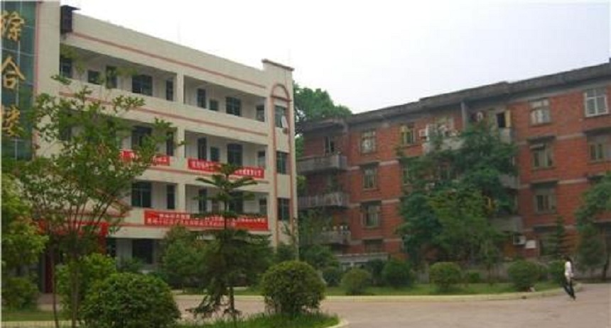 丹山中學(xué)在哪？