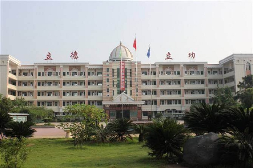 伍隍中學(xué)師資怎么樣？