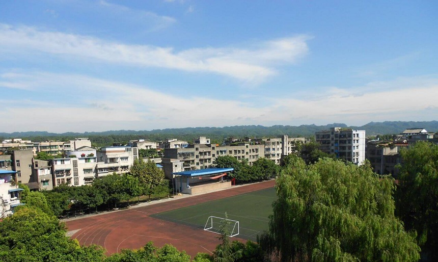 青神中學(xué)校園環(huán)境好不好？