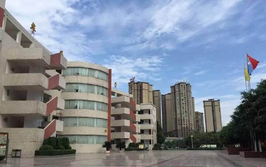 華興中學(xué)是民辦嗎？