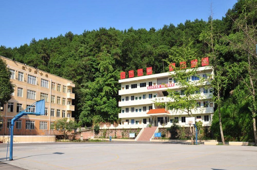 樂山四中地址在哪里？