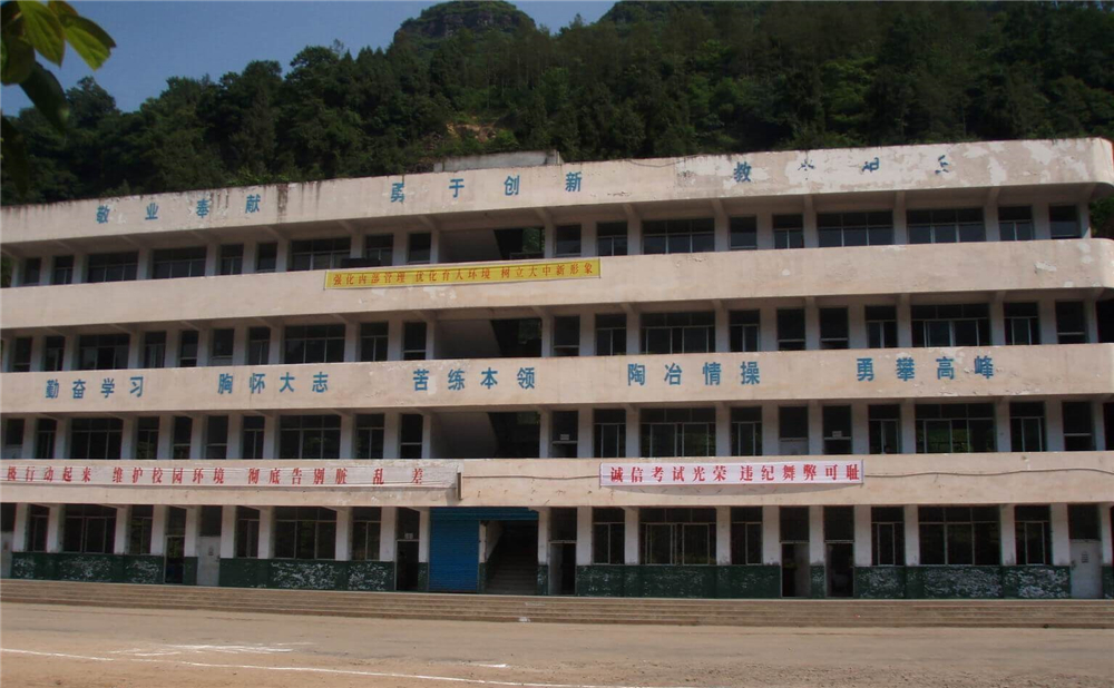 南江縣大河中學(xué)學(xué)校環(huán)境如何？