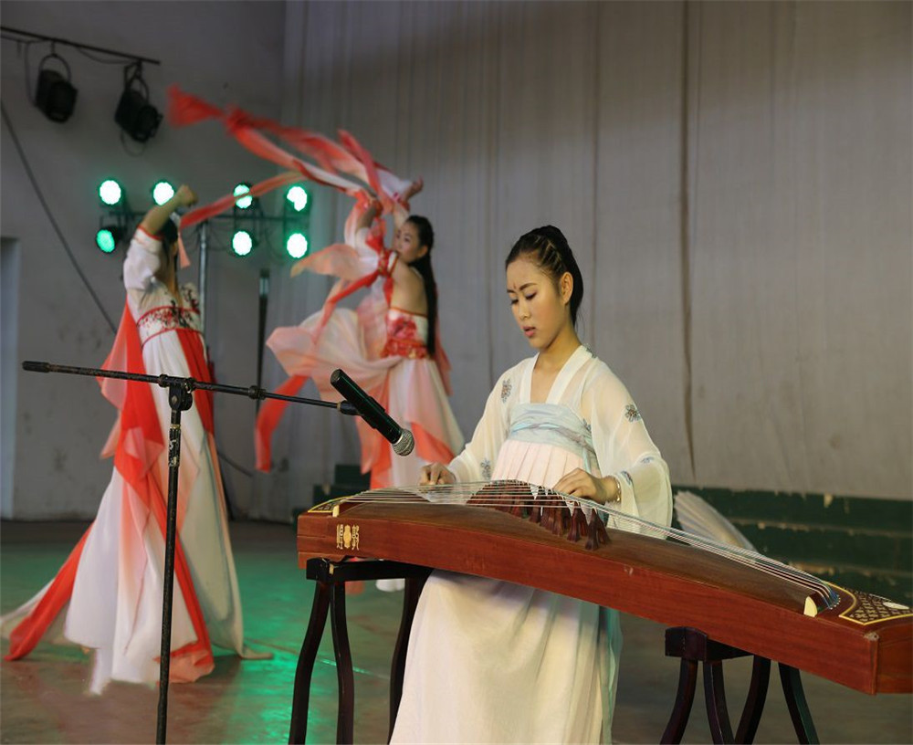 渠縣中學(xué)學(xué)校的環(huán)境怎么樣？