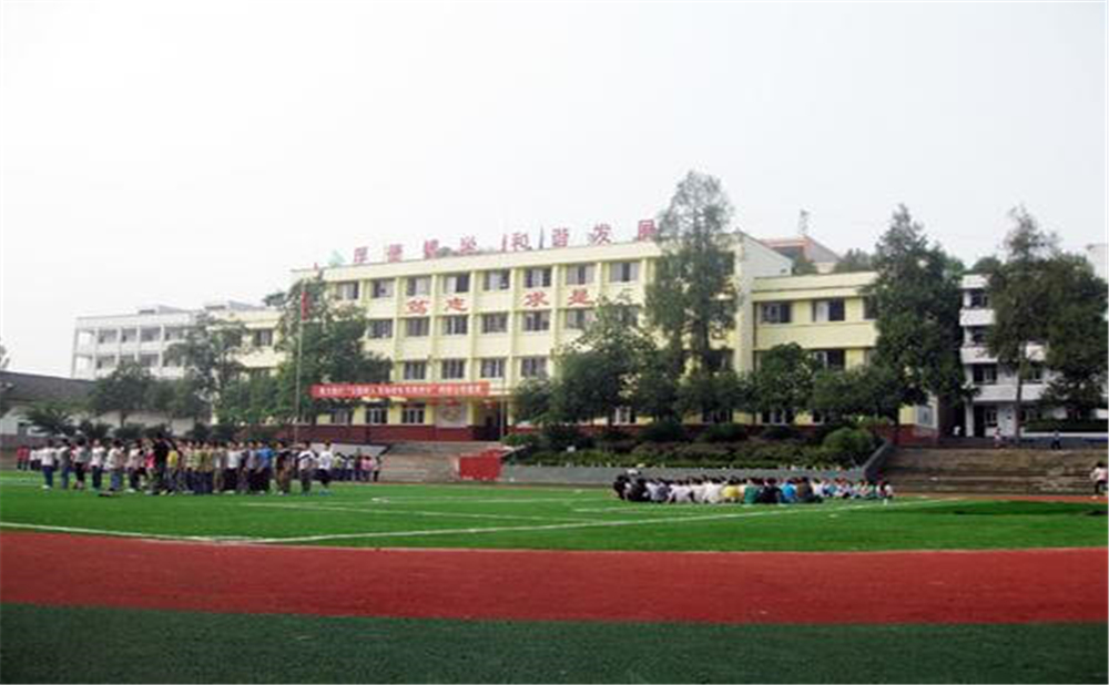巴州區(qū)茶壩中學(xué)學(xué)校環(huán)境怎么樣？