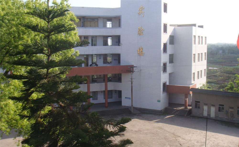 武勝飛龍中學(xué)2020年的錄取分?jǐn)?shù)是多少？