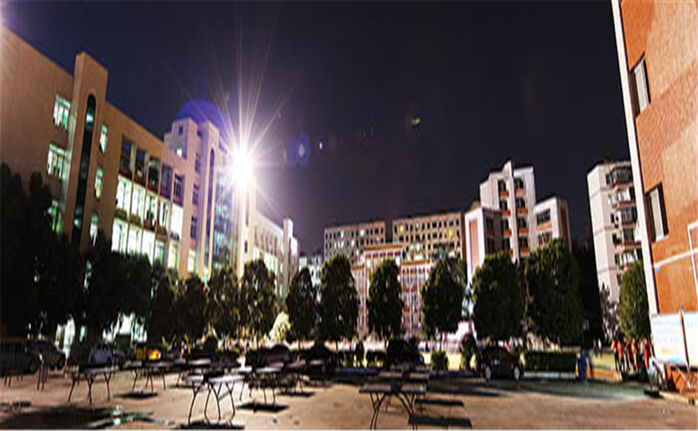 南充市白塔中學(xué)學(xué)校環(huán)境怎么樣？