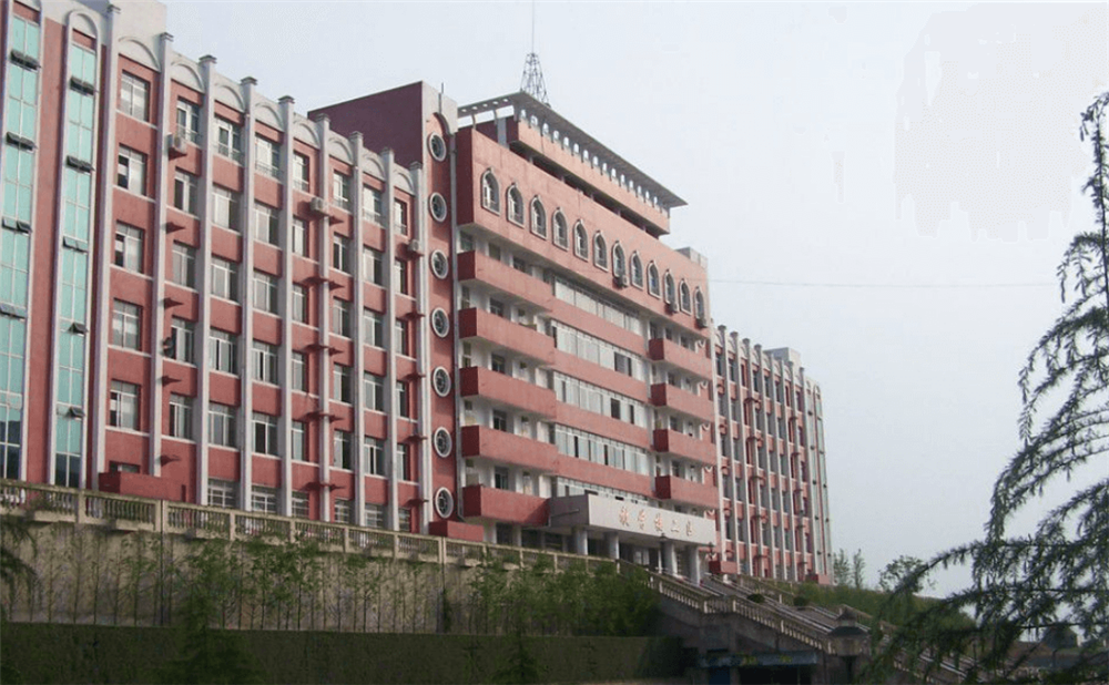 南充十一中2020年學校學費多少錢一年？