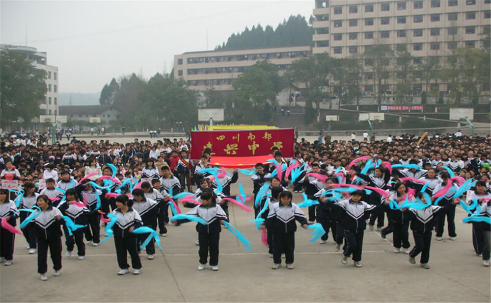 建興中學(xué)學(xué)校環(huán)境怎么樣？