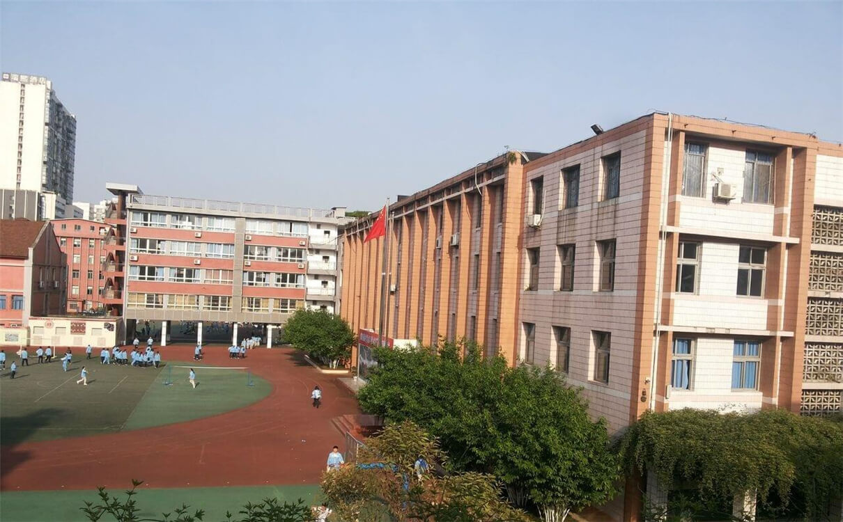 通錦中學(xué)的學(xué)費(fèi)是多少？
