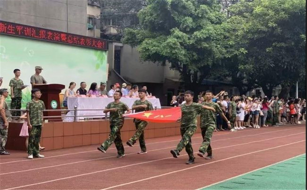 成都市第十七中學去年的錄取分數(shù)線是多少?
