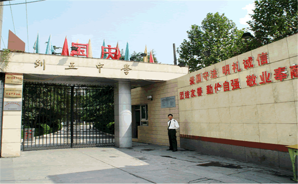 成都列五中學高中部的錄取分數(shù)是多少？