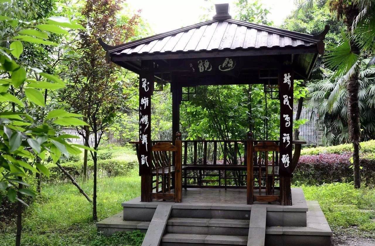 成都十八中一年的學(xué)費(fèi)是多少？