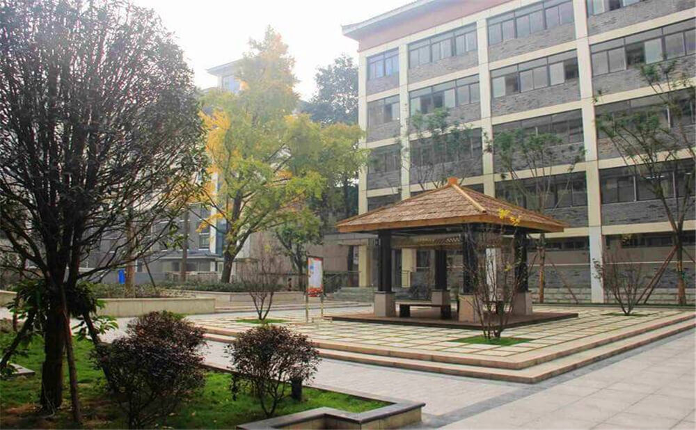 成都市西北中學(xué)的老師怎么樣？