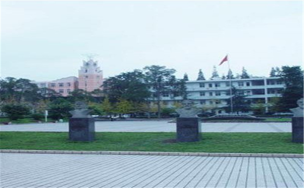 郫縣二中外招生一年的學(xué)費是多少？