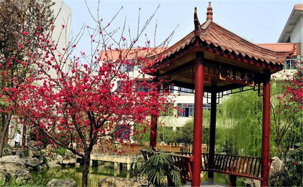 蜀城中學(xué)外招生一年的學(xué)費(fèi)是多少錢(qián)？