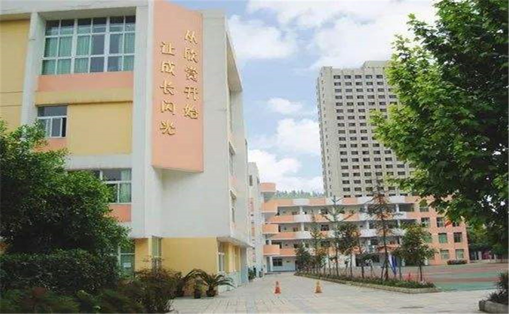 成都成飛中學(xué)的高中住宿怎么樣？