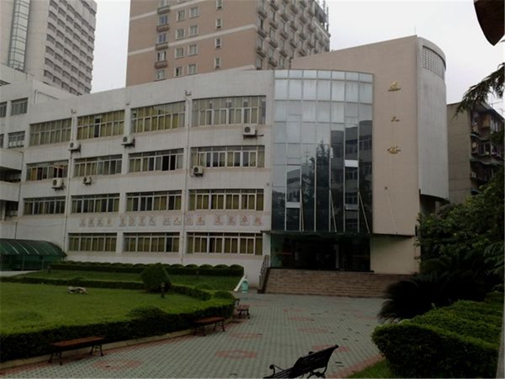 成都市鹽道街中學(xué)近三年的錄取分數(shù)是多少？