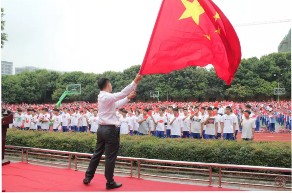 成都石室佳興外國語學(xué)校的學(xué)費(fèi)是多少？
