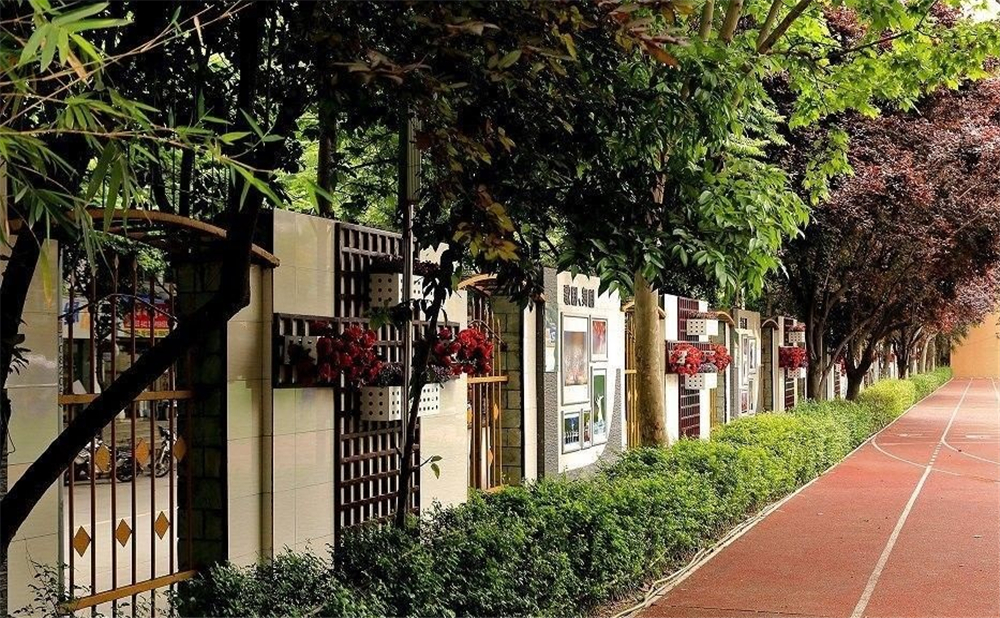 成都大學(xué)附屬中學(xué)的高中住宿怎么樣？