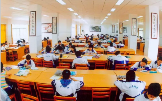 成都十二中（四川大學(xué)附屬中學(xué)）的升學(xué)率是多少？