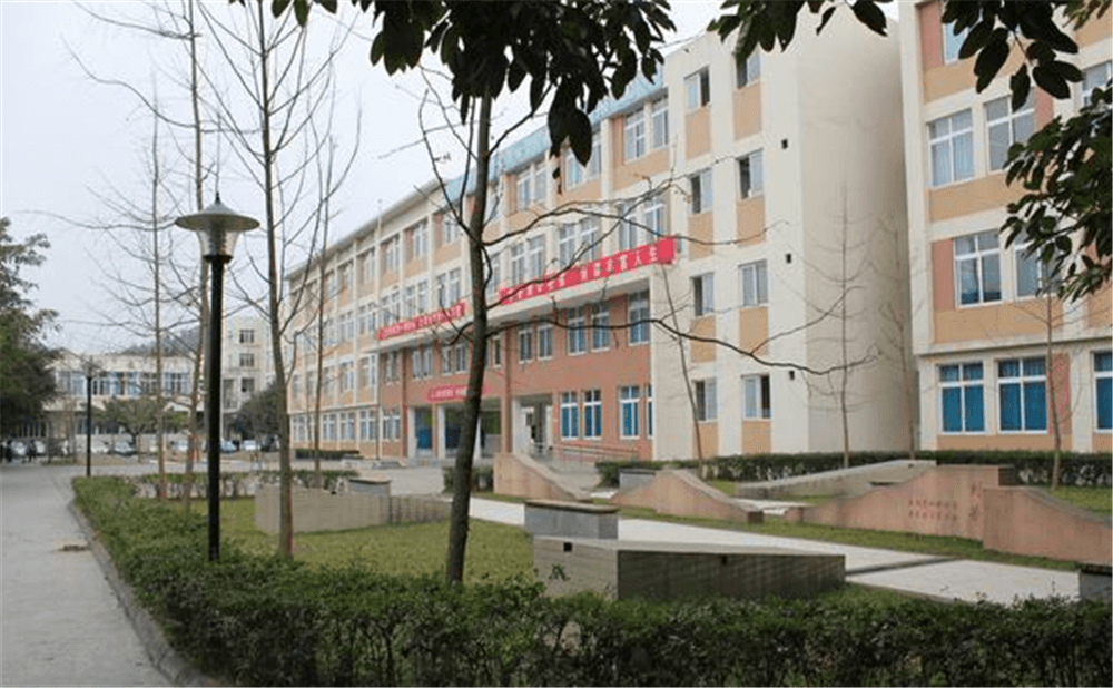 成都列五中學(xué)的高中住宿怎么樣？