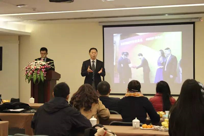 成都西雅美途外國語聯(lián)合學校的學費是多少？