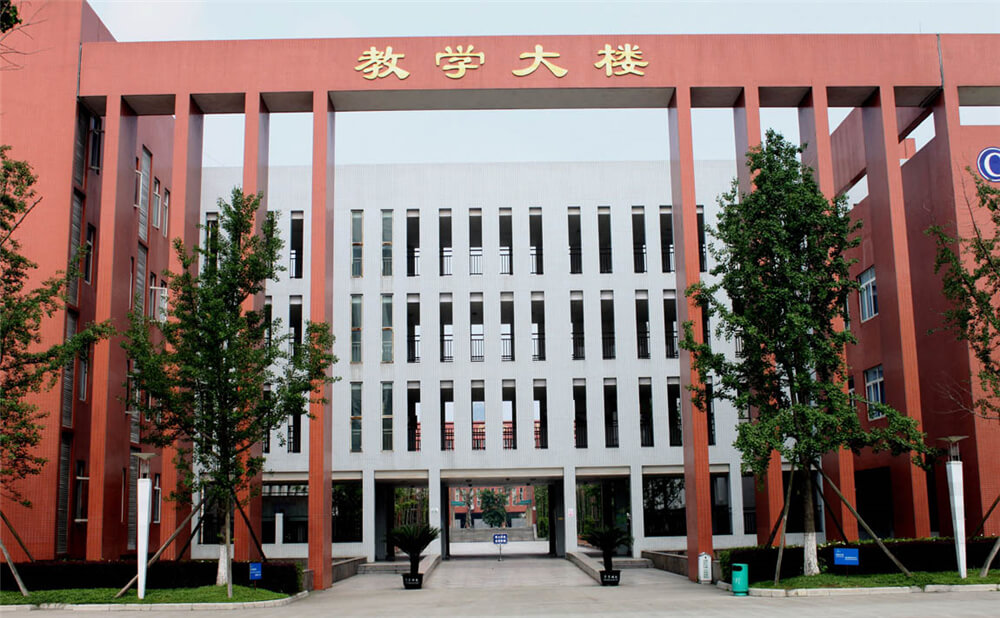 香城中學(xué)近三年的錄取分?jǐn)?shù)是多少分？