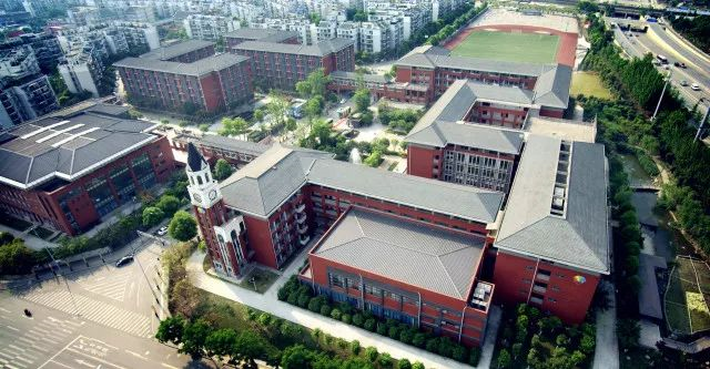 成都七中萬達(dá)學(xué)校的錄取分?jǐn)?shù)線是多少？"image.png"
