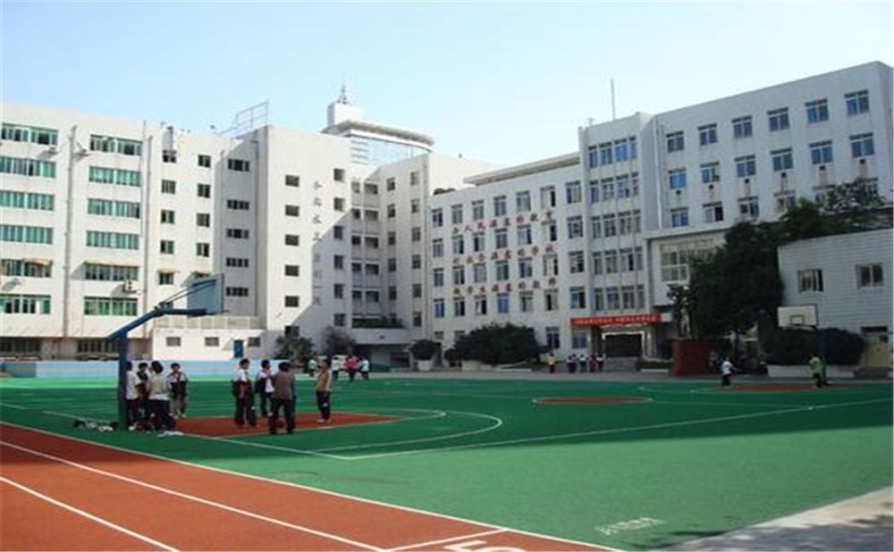 成都市西北中學(xué)的宿舍怎么樣？