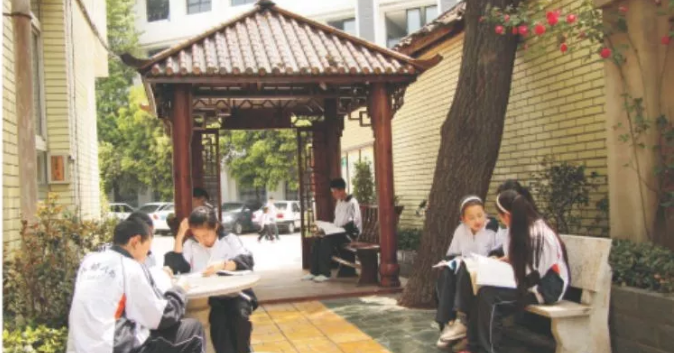成都市第三十三中學(xué)的宿舍怎么樣？