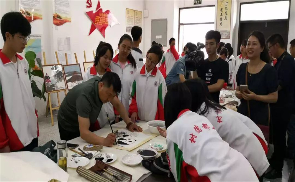 2020年都江堰外國語實(shí)驗(yàn)學(xué)校計(jì)劃招多少人？