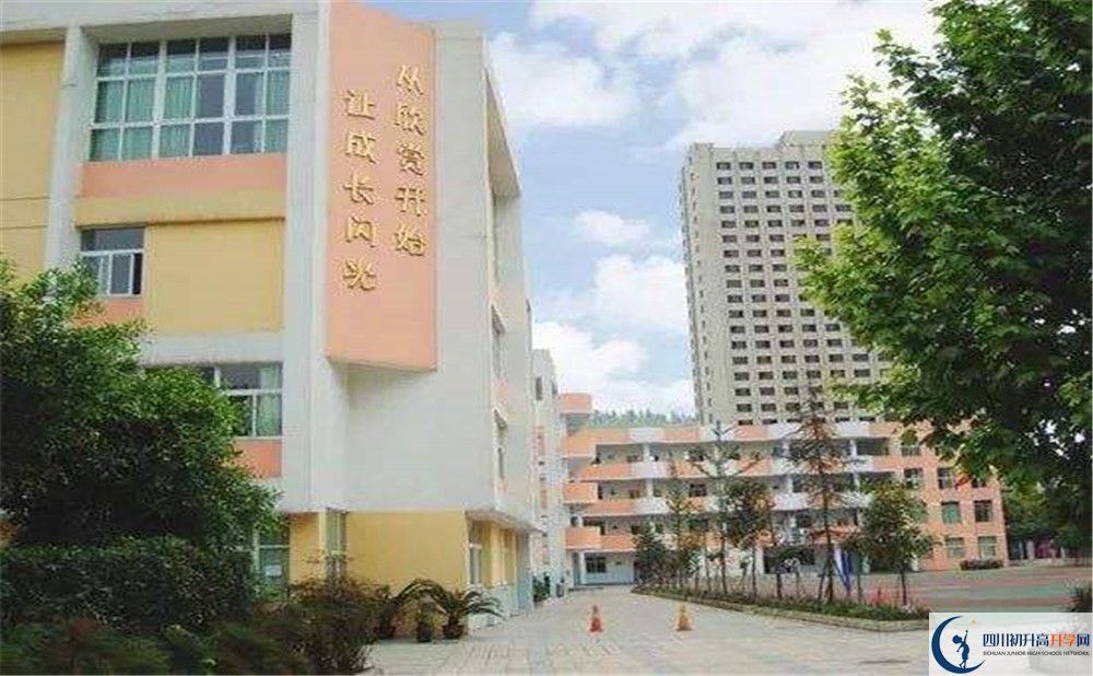 成都成飛中學(xué)高中本部的錄取分?jǐn)?shù)是多少？