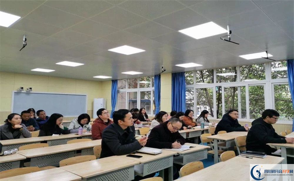 四川師范大學(xué)附屬中學(xué)是怎么樣的學(xué)校？