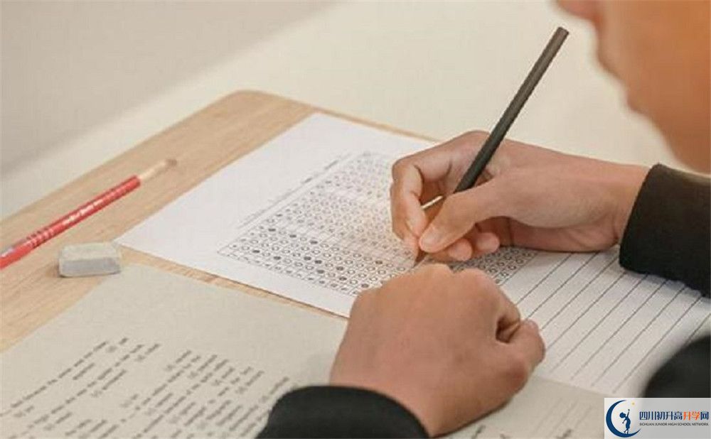 成都石室外國語學(xué)校是怎么樣的學(xué)校？