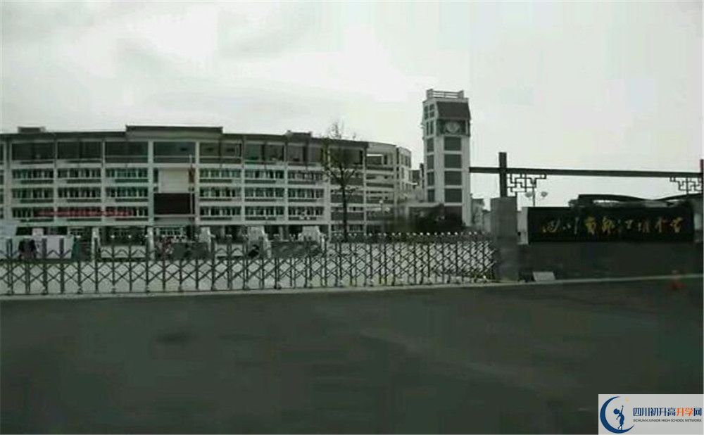 都江堰中學的2020分數(shù)線是多少？