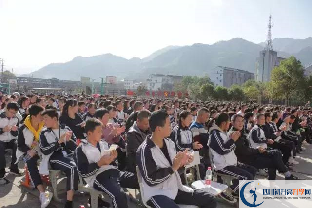 安仁中學的學費收費標準是什么？