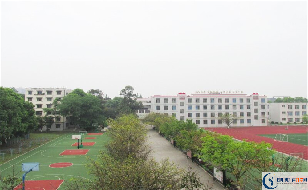 青白江中學(xué)初升高的分?jǐn)?shù)線是多少？