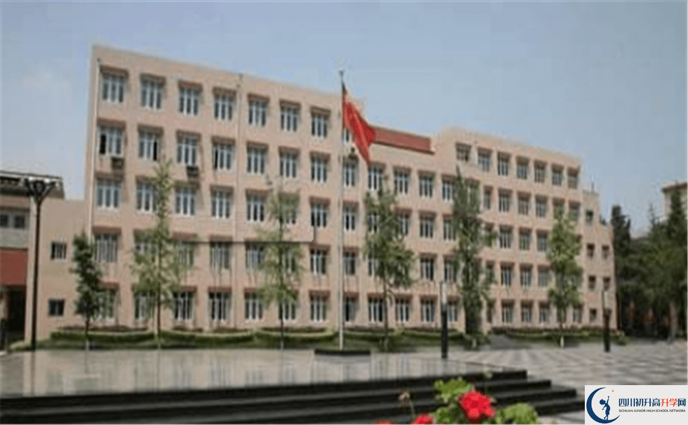 成都西藏中學一年的學費是多少錢？