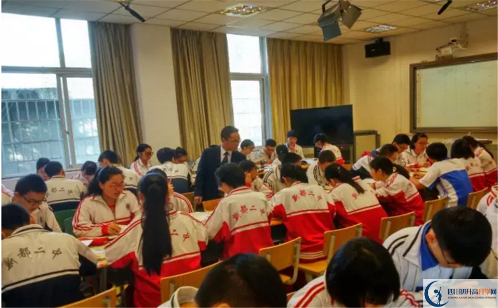 新都二中的老師好不好？